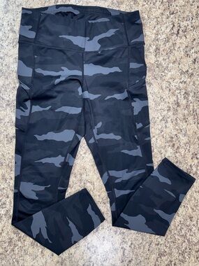 Black Camo Contender 7/8 Tight Leggings
